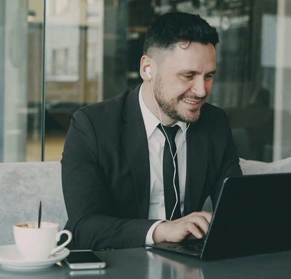 innovative online hub 900470410