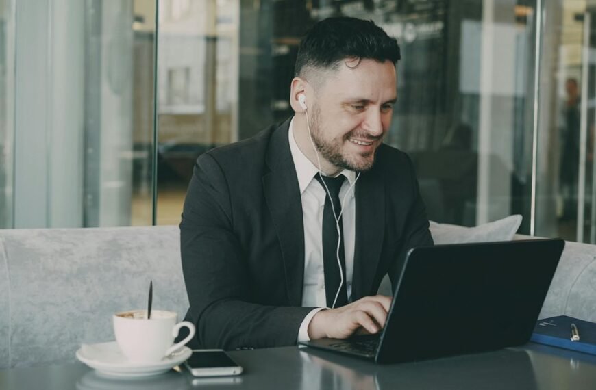 innovative online hub 900470410